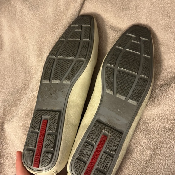 PRADA IVORY FLATS WITH GOLD DETAILING - Picture 7 of 8